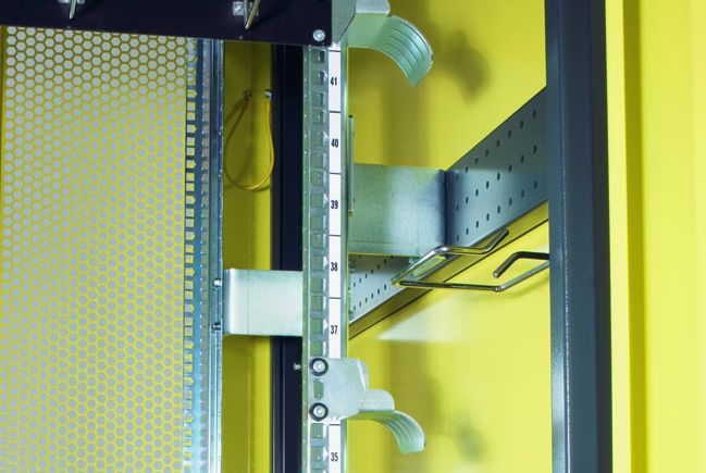WISAR 19Zoll Technik Racks Dynamics Z-Profil